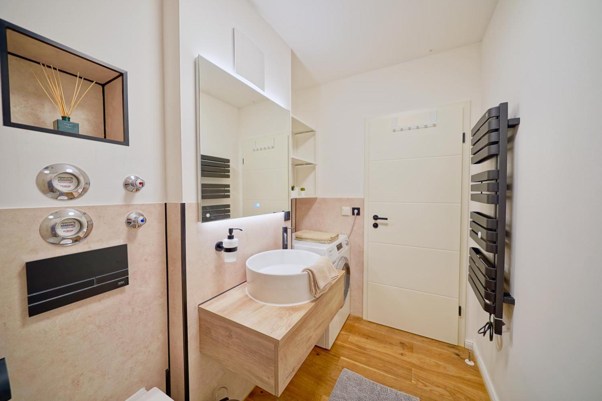 Edler Wohnraum Luxurioeses Apartment Mit Balkon, Boxspringbett, Kaffeevollautomat, Lift & Parkplatz Хемниц Экстерьер фото