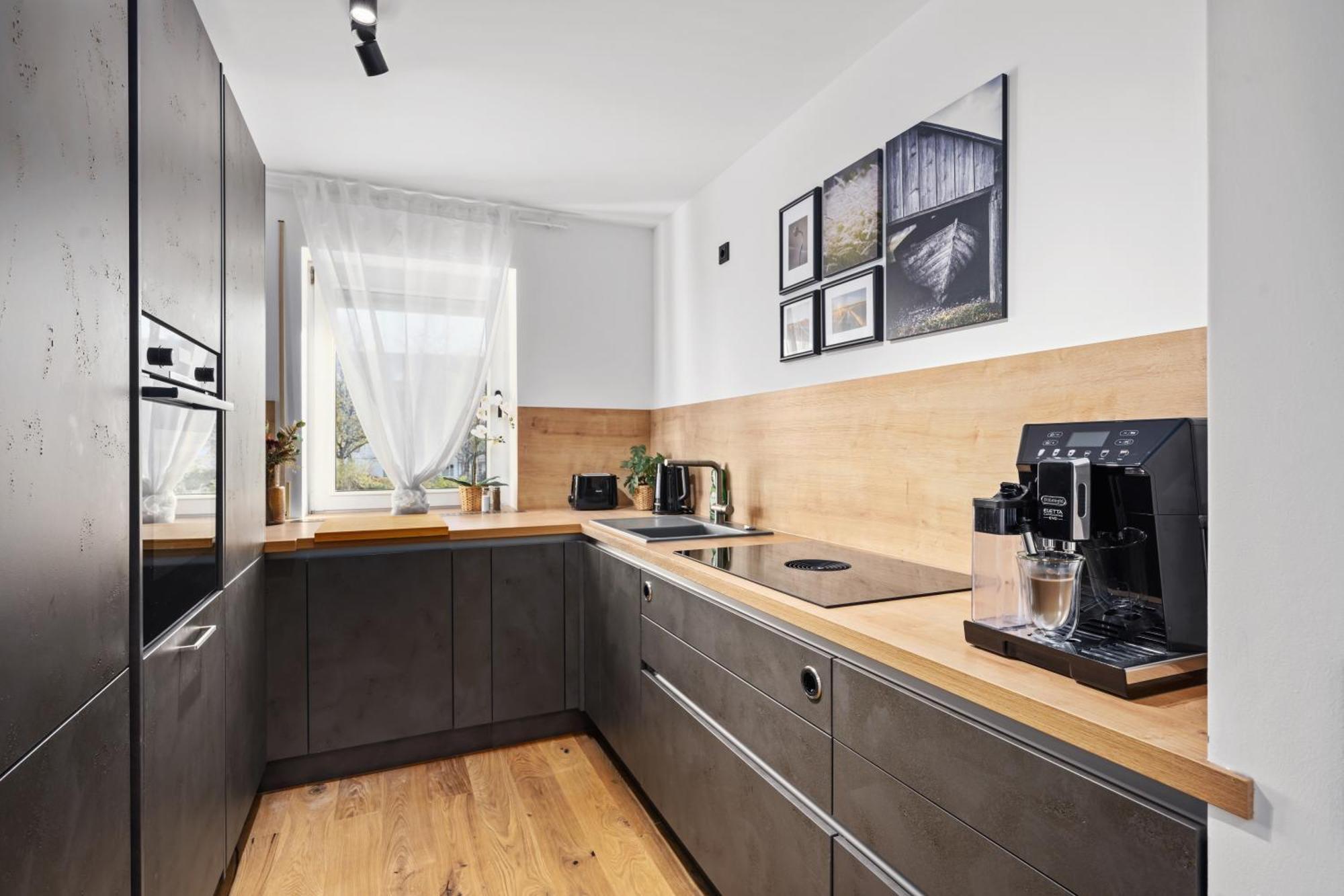 Edler Wohnraum Luxurioeses Apartment Mit Balkon, Boxspringbett, Kaffeevollautomat, Lift & Parkplatz Хемниц Экстерьер фото